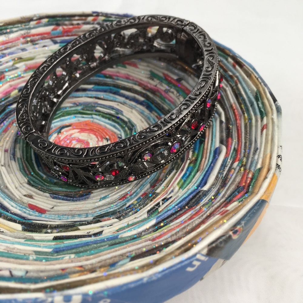 Vintage looking clasp bracelet